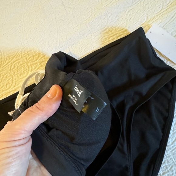 Hurley modest coverage black & white 2pc bikini sz 1X NWT - Picture 2 of 3